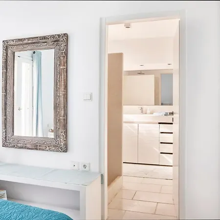 Meltemi On The Outskirts Of Naousa, Paros Villa *