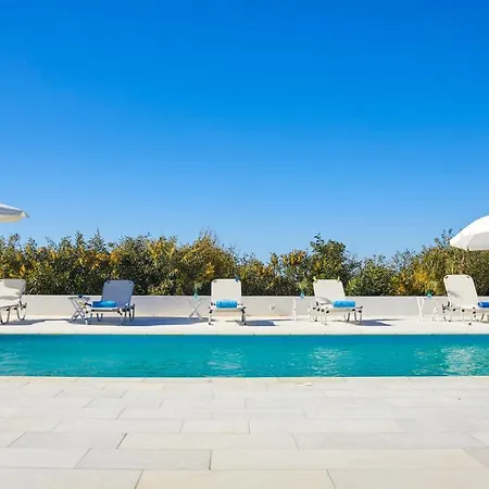 Meltemi On The Outskirts Of Naousa, Villa Parikia (Paros)
