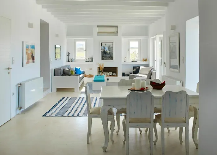 Vila Meltemi On The Outskirts Of Naousa, Paros *