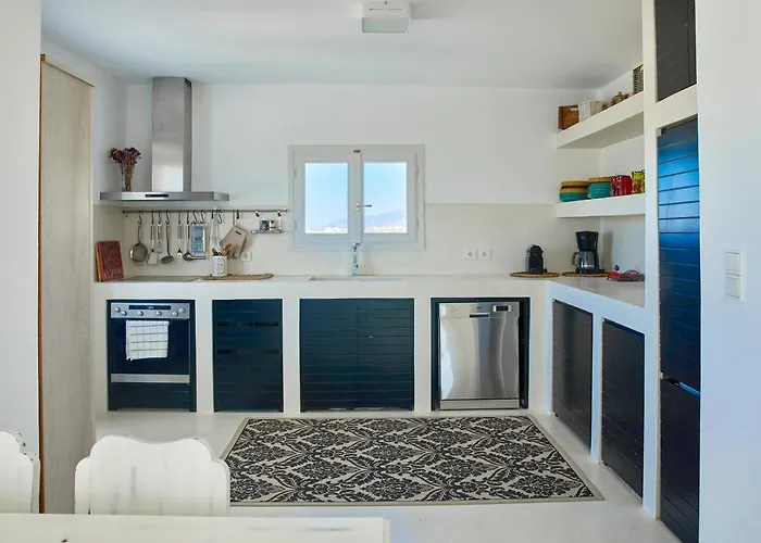 Vila Meltemi On The Outskirts Of Naousa, Paros *