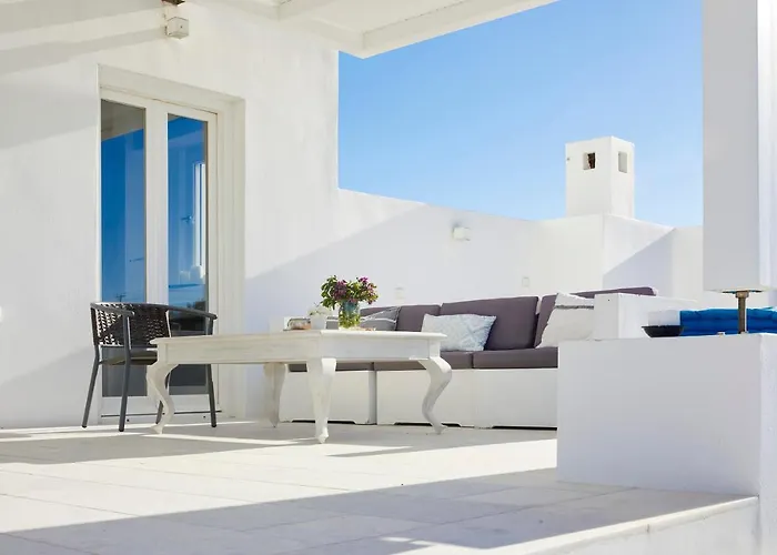 Meltemi On The Outskirts Of Naousa, Paros Vila *